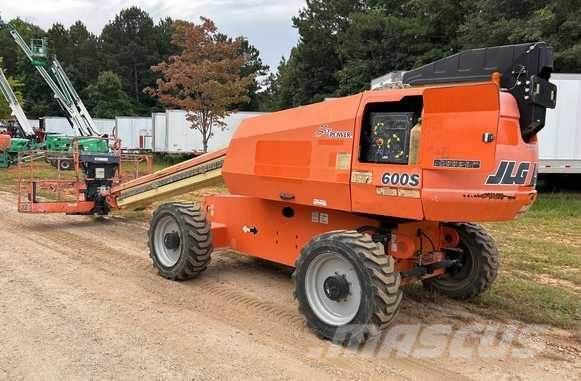 JLG 600S Plataformas con jaula de elevación