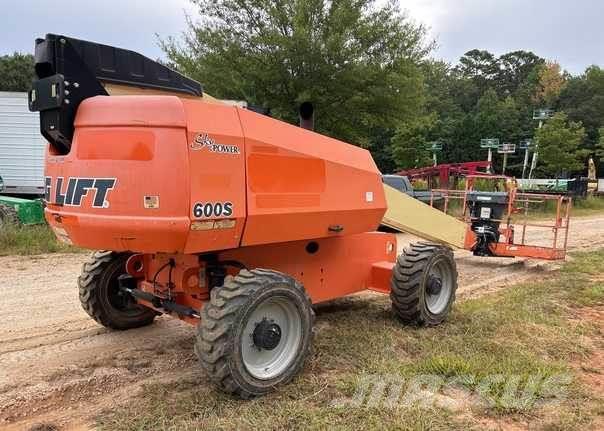 JLG 600S Plataformas con jaula de elevación