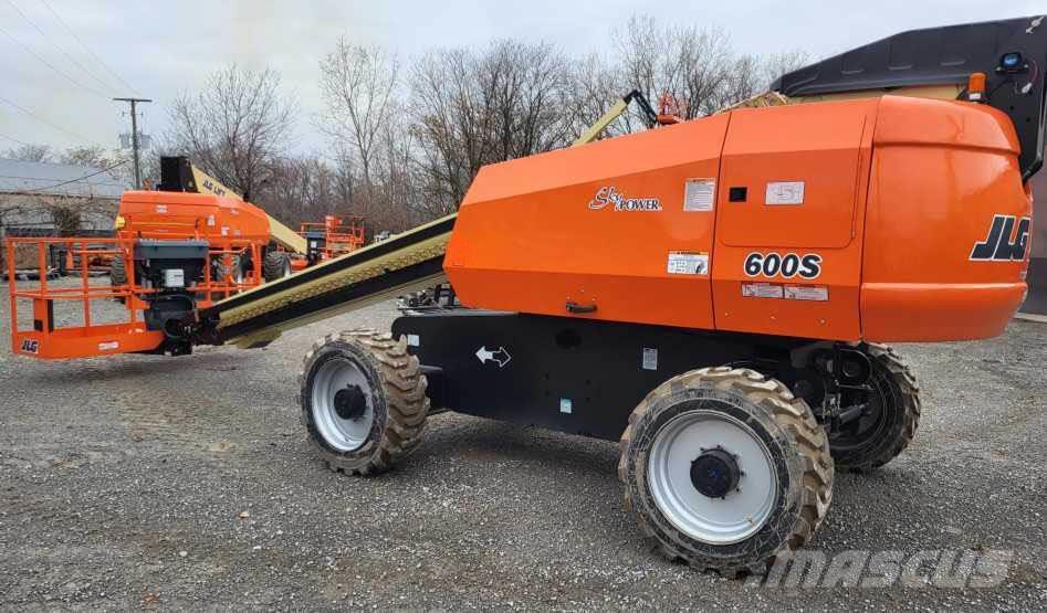 JLG 600S Plataformas con jaula de elevación