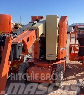 JLG E300AJP Plataformas con brazo de elevación manual