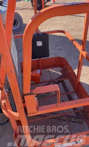 JLG E300AJP Plataformas con brazo de elevación manual