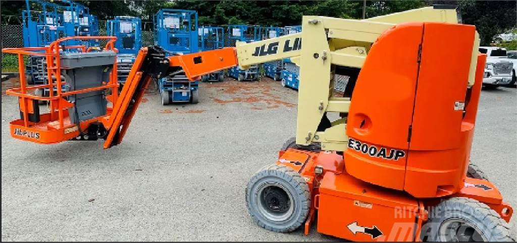 JLG E300AJP Plataformas con brazo de elevación manual