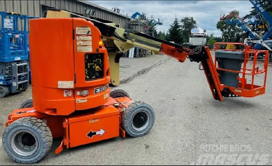 JLG E300AJP Plataformas con brazo de elevación manual