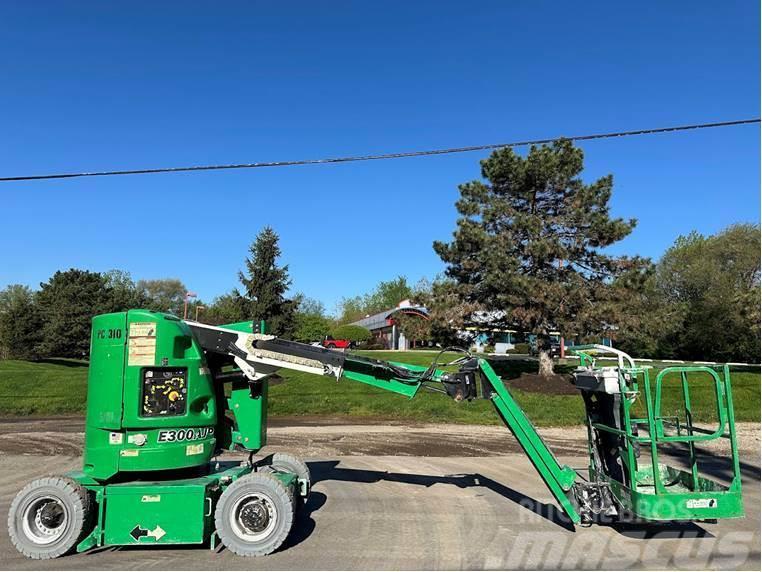 JLG E300AJP Plataformas con brazo de elevación manual