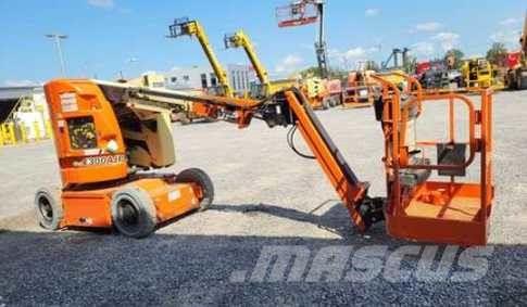 JLG E300AJP Plataformas con brazo de elevación manual