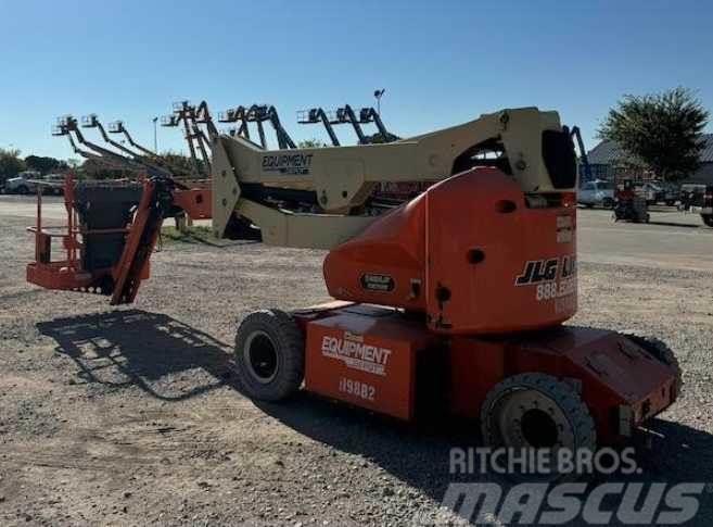 JLG E400AJPN Plataformas con brazo de elevación manual