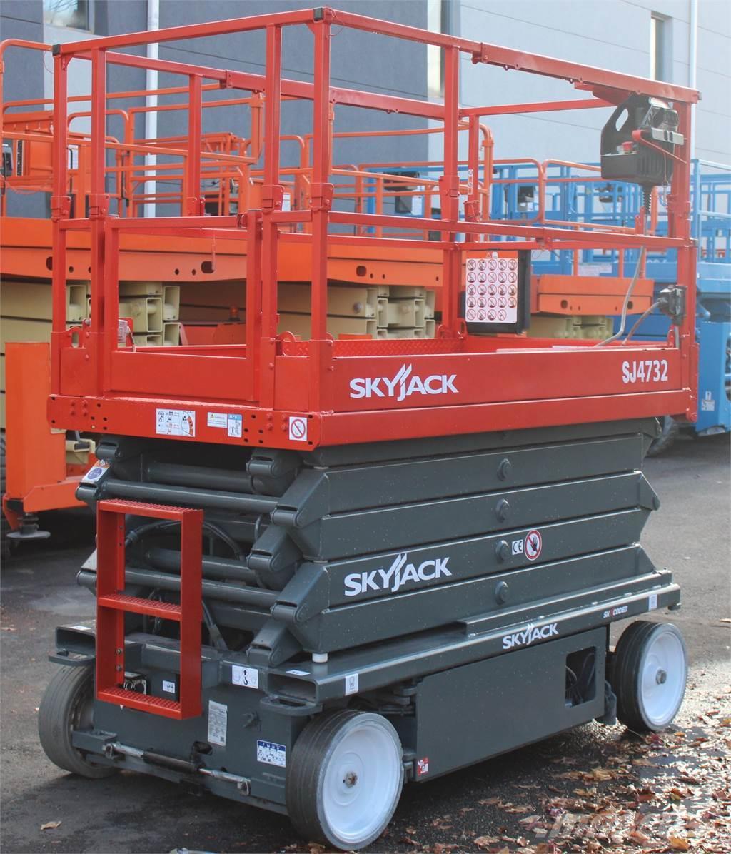 SkyJack SJ4732 Otros