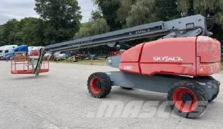 SkyJack SJ86T Plataformas con jaula de elevación