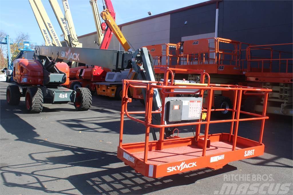 SkyJack SJ86T Plataformas con jaula de elevación