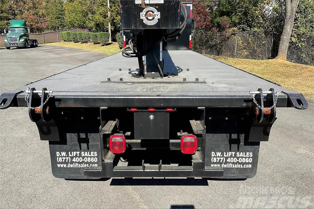 Freightliner M2106 Camiones con caja de remolque