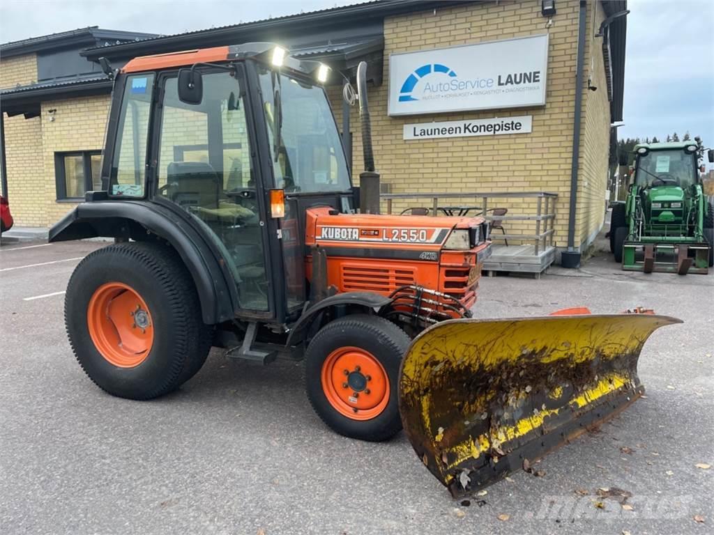 Kubota 2550 Otras máquinas de jardinería y limpieza urbana