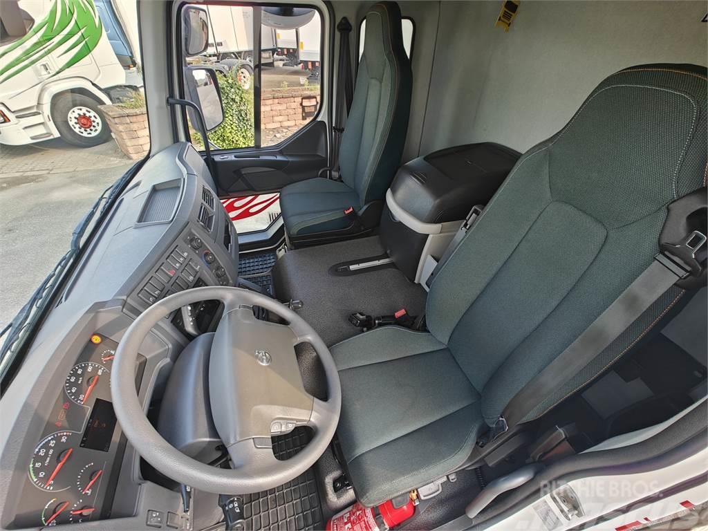 Volvo FL250 Camiones con caja de remolque