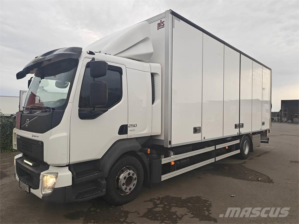 Volvo FL250 Camiones con caja de remolque