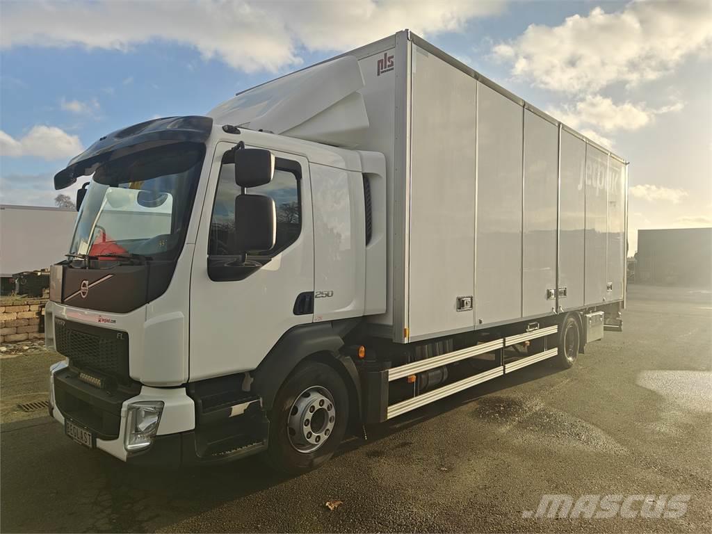 Volvo FL250 Camiones con caja de remolque