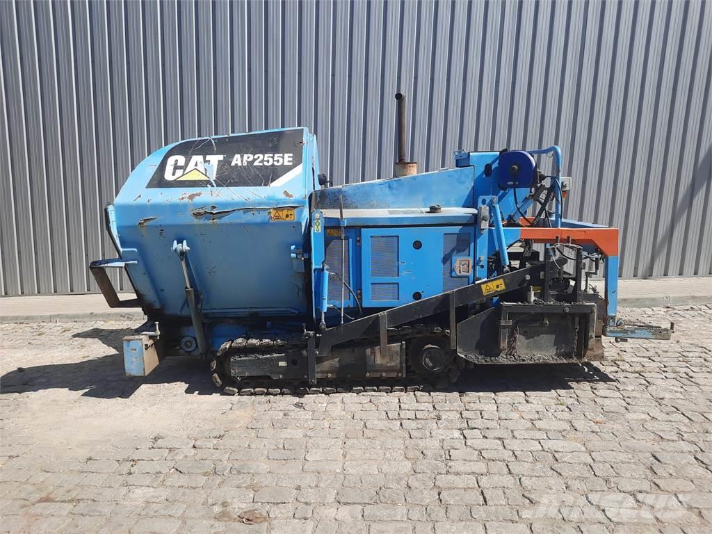 CAT AP255E Asfaltadoras