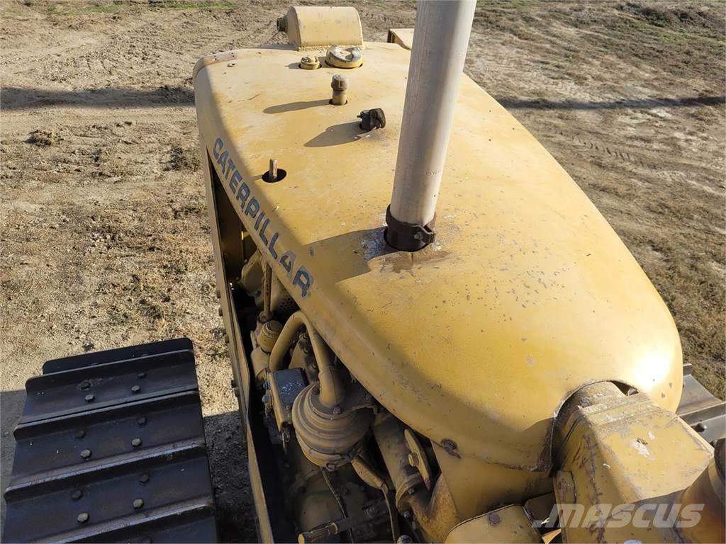 CAT D7 Buldozer sobre oruga