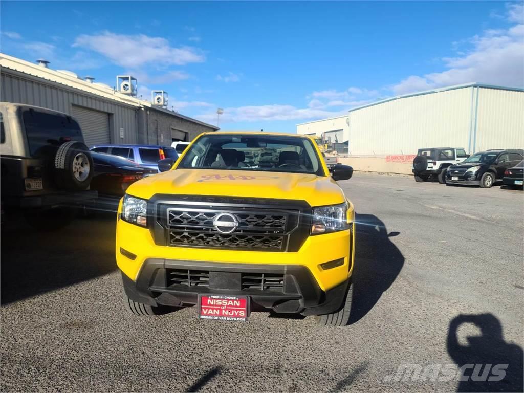 Nissan Frontier Caja abierta/laterales abatibles