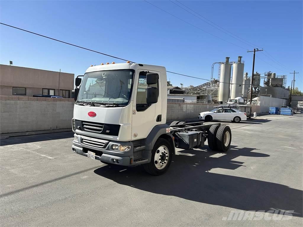 Peterbilt 220 Camiones con chasís y cabina