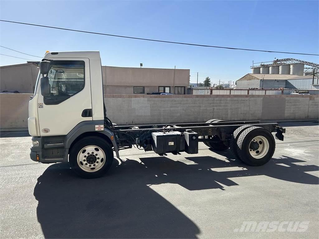 Peterbilt 220 Camiones con chasís y cabina