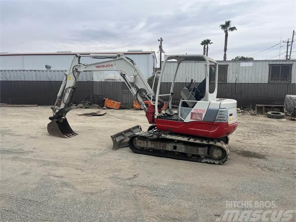 Takeuchi TB250 Miniexcavadoras