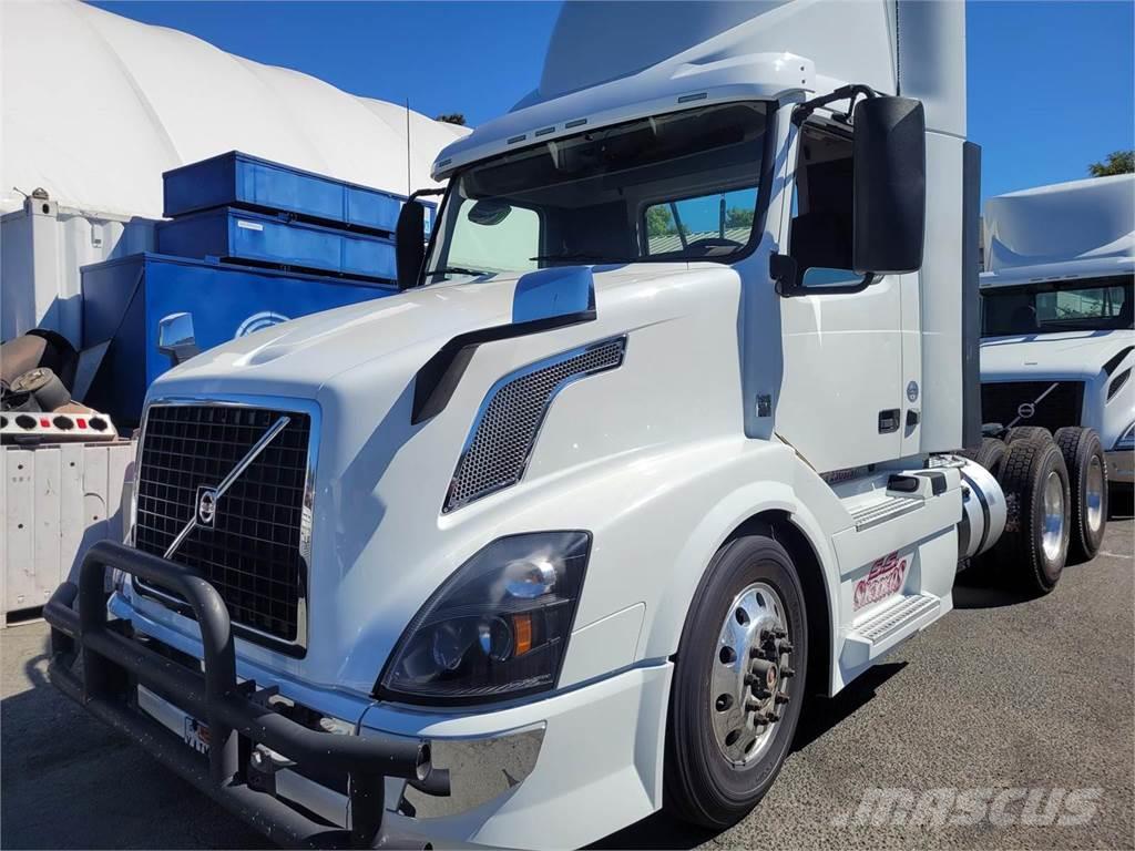 Volvo VNL64T300 Camiones tractor