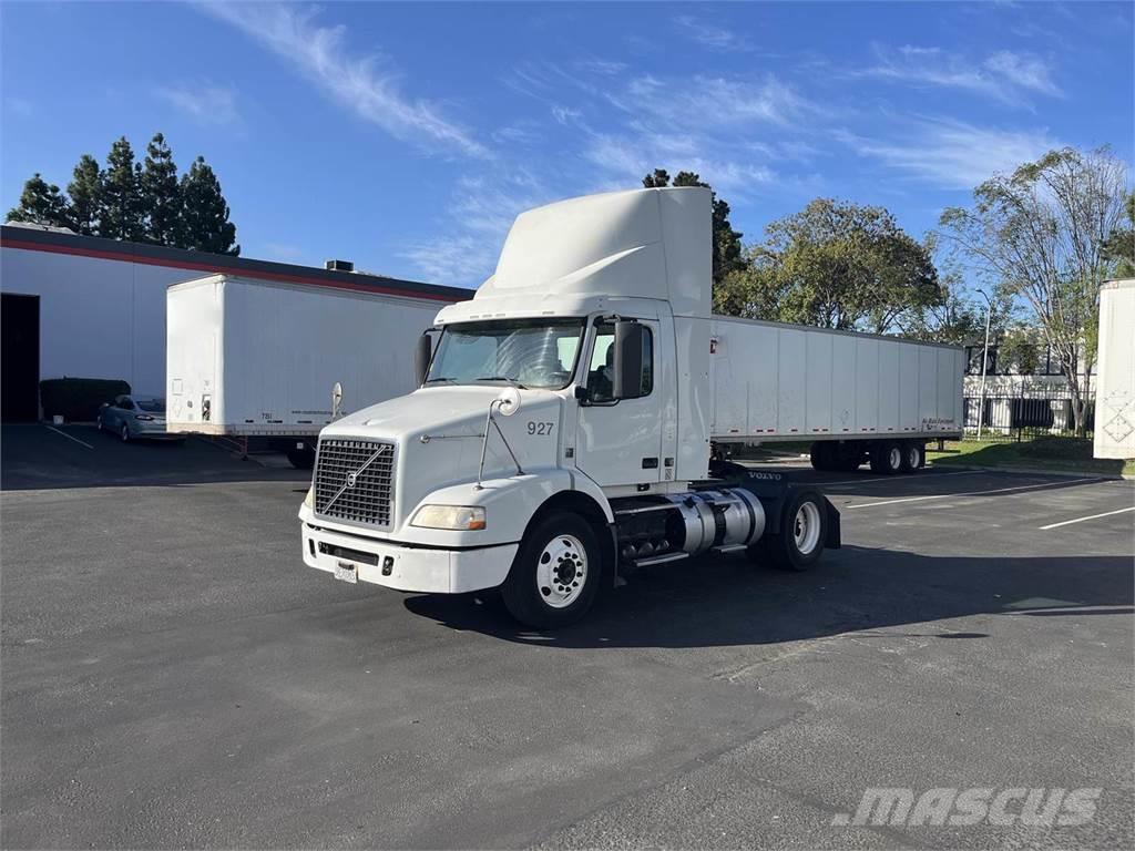 Volvo VNM42T200 Camiones tractor