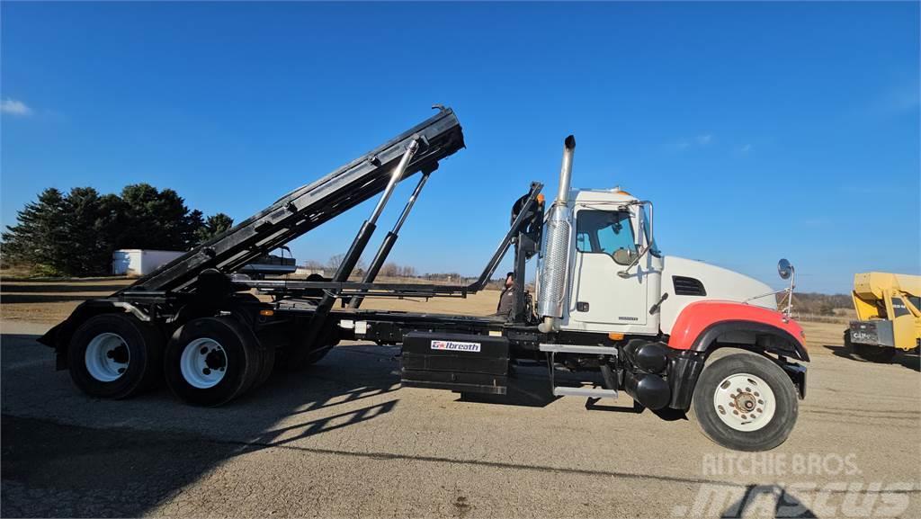 Mack CV713 Otros camiones