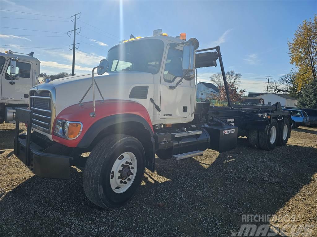 Mack CV713 Otros camiones