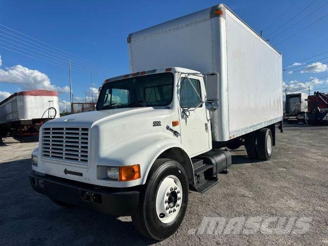 International 4700 Camiones con caja de remolque