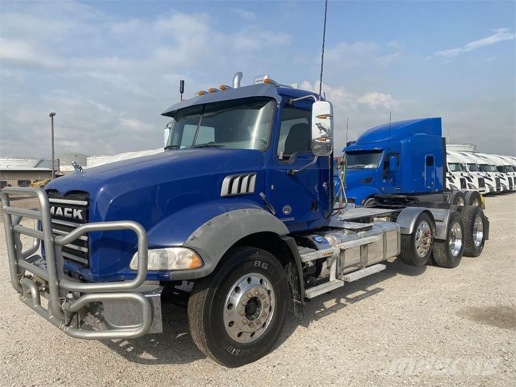 Mack GRANITE Camiones tractor