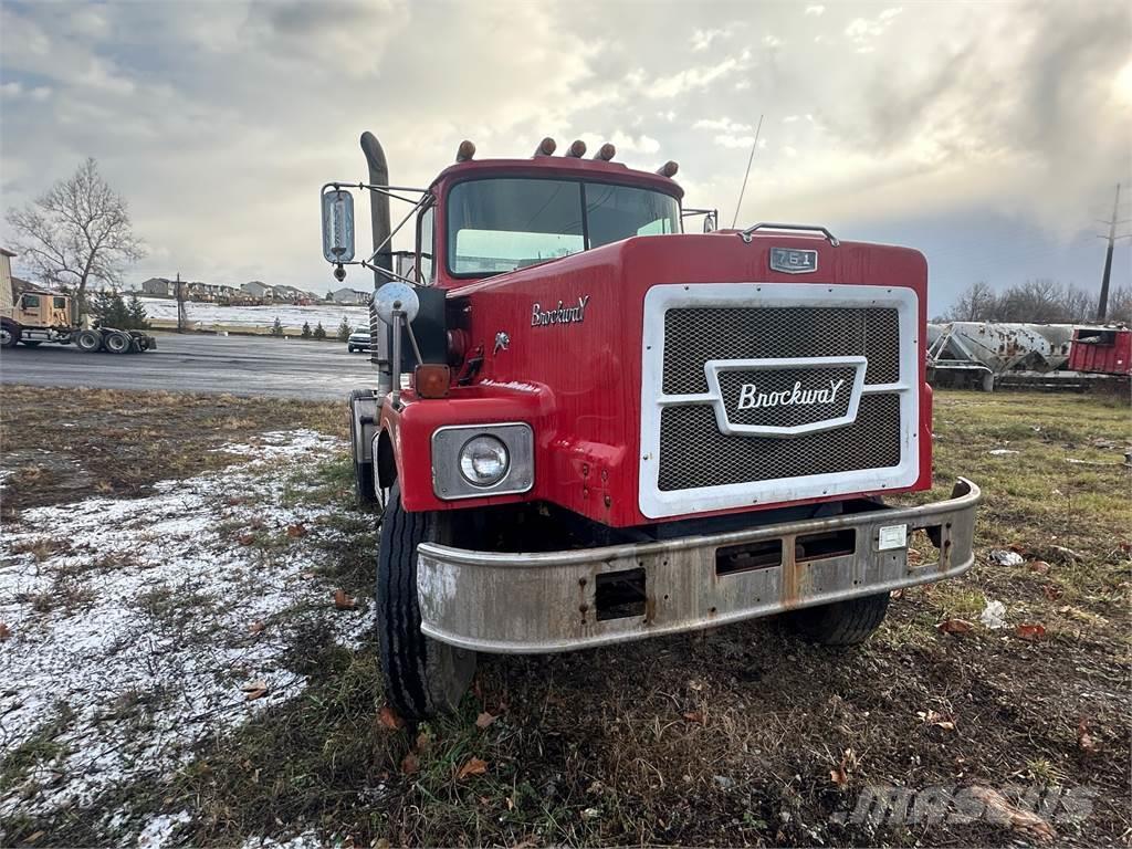 Brockway N761TL Camiones tractor