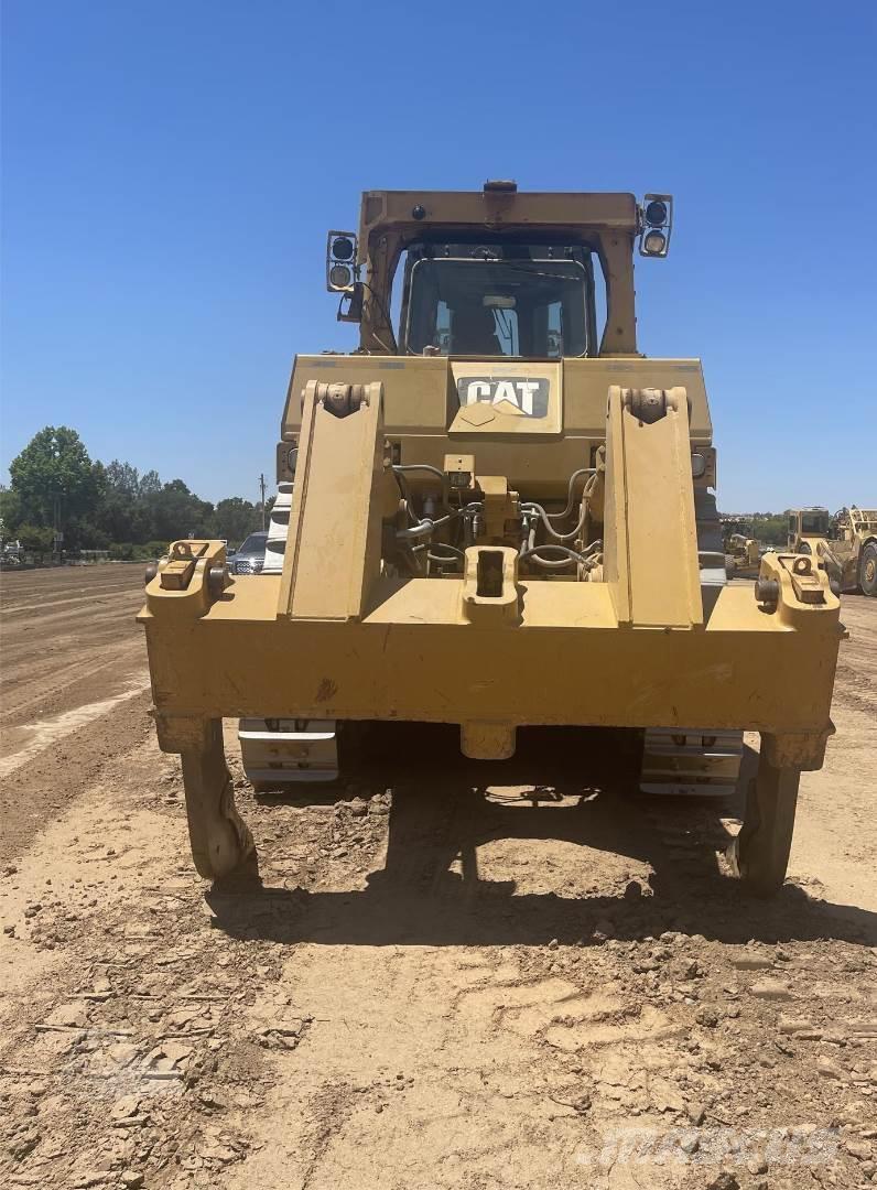 CAT D10T Buldozer sobre oruga