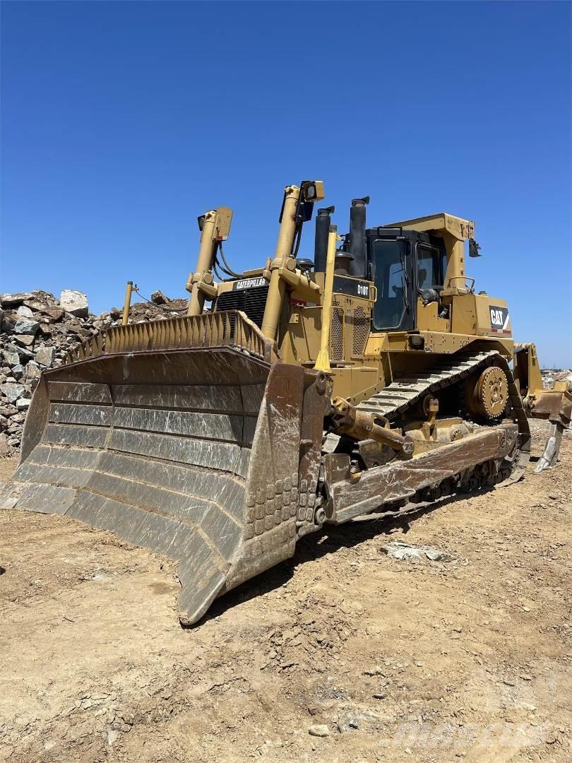 CAT D10T Buldozer sobre oruga