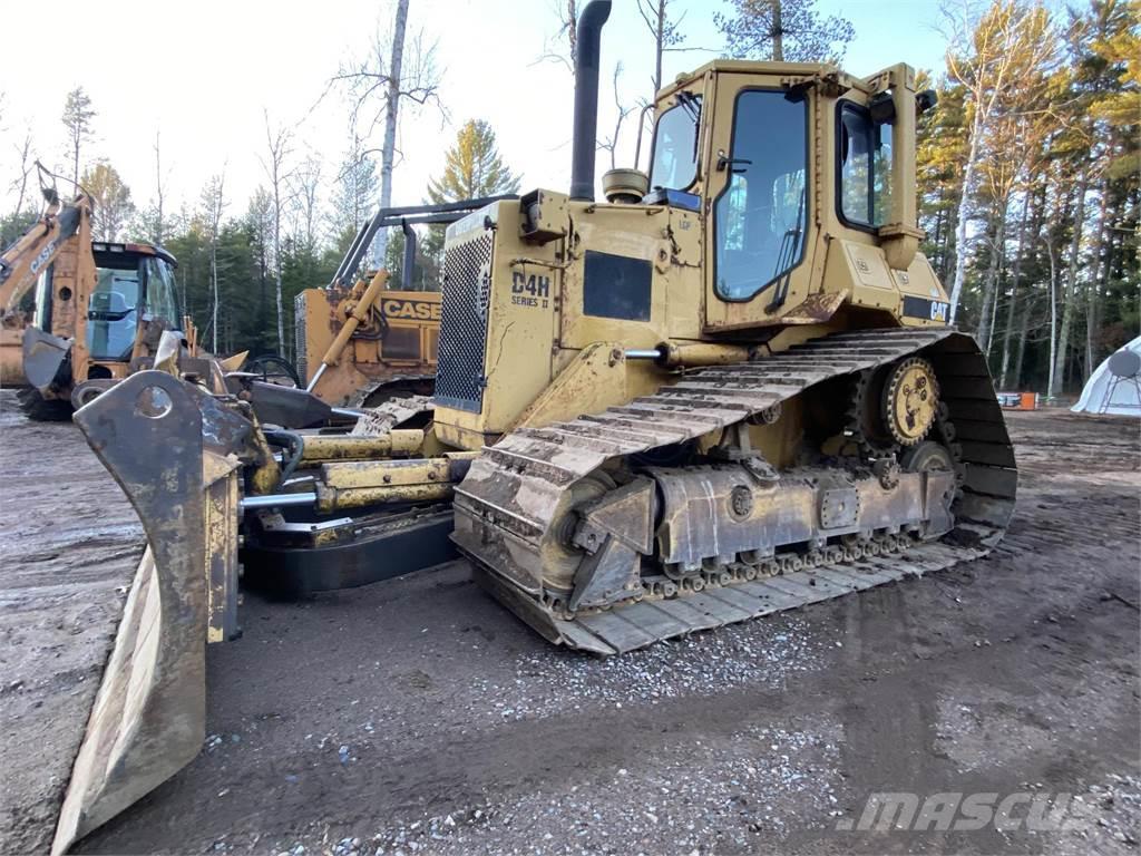 CAT D4H Buldozer sobre oruga