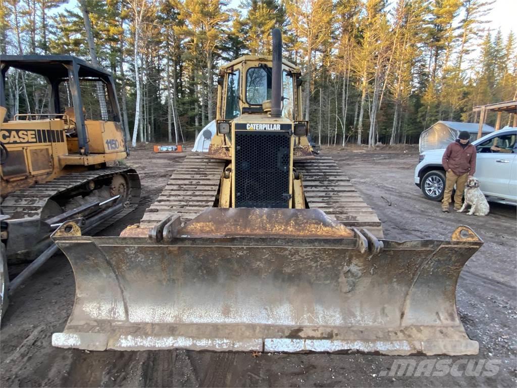 CAT D4H Buldozer sobre oruga