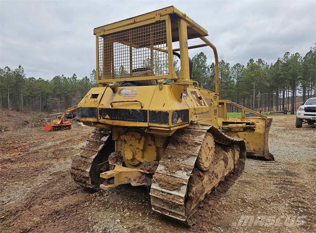 CAT D5H Buldozer sobre oruga