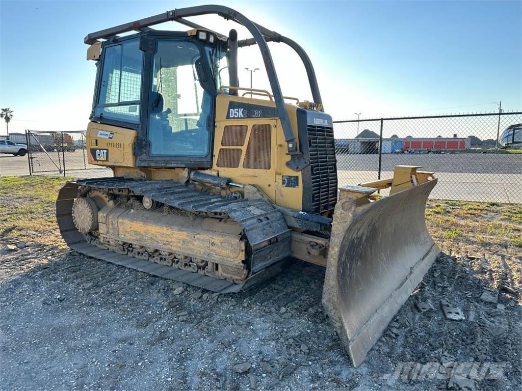 CAT D5K2 Buldozer sobre oruga