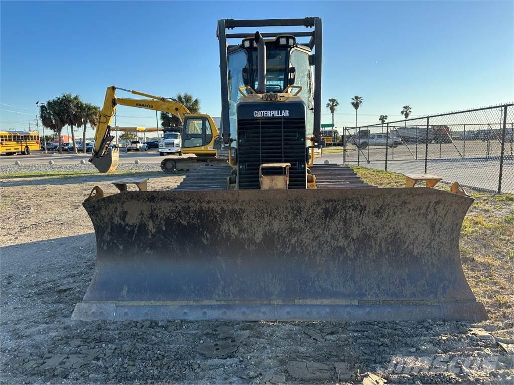 CAT D5K2 Buldozer sobre oruga