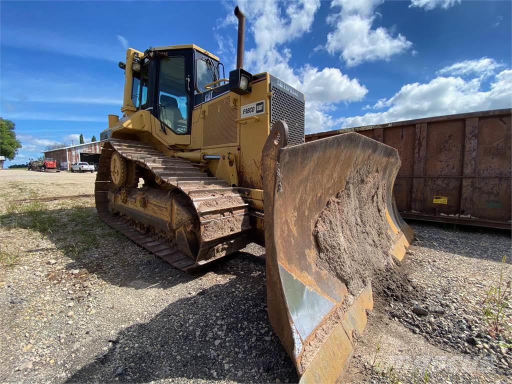 CAT D6M Buldozer sobre oruga