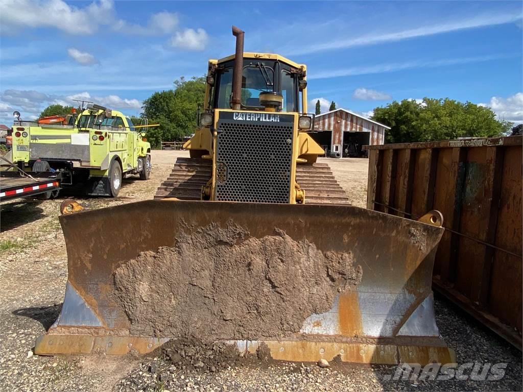 CAT D6M Buldozer sobre oruga