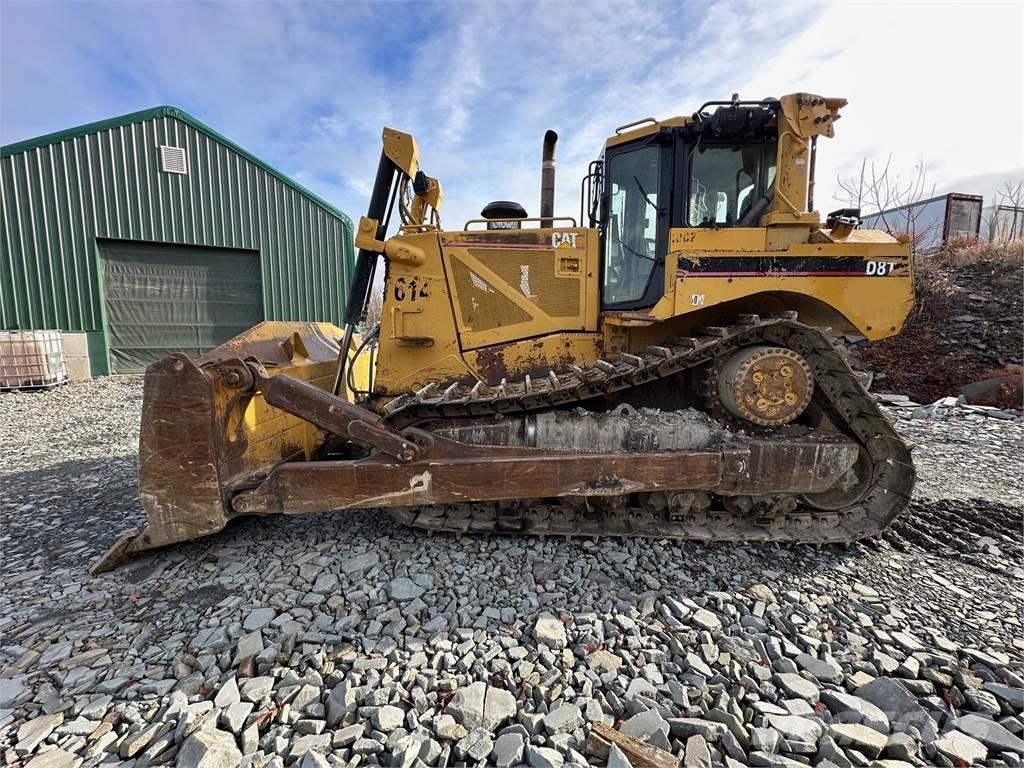 CAT D8T Buldozer sobre oruga