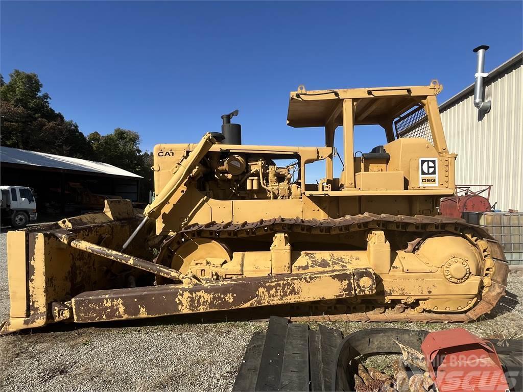 CAT D9G Buldozer sobre oruga