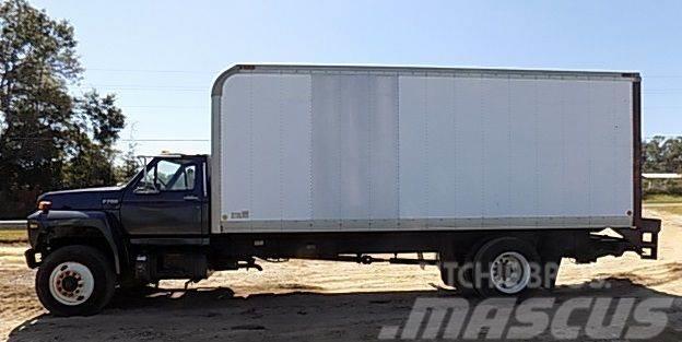 Ford F700 Camiones con caja de remolque