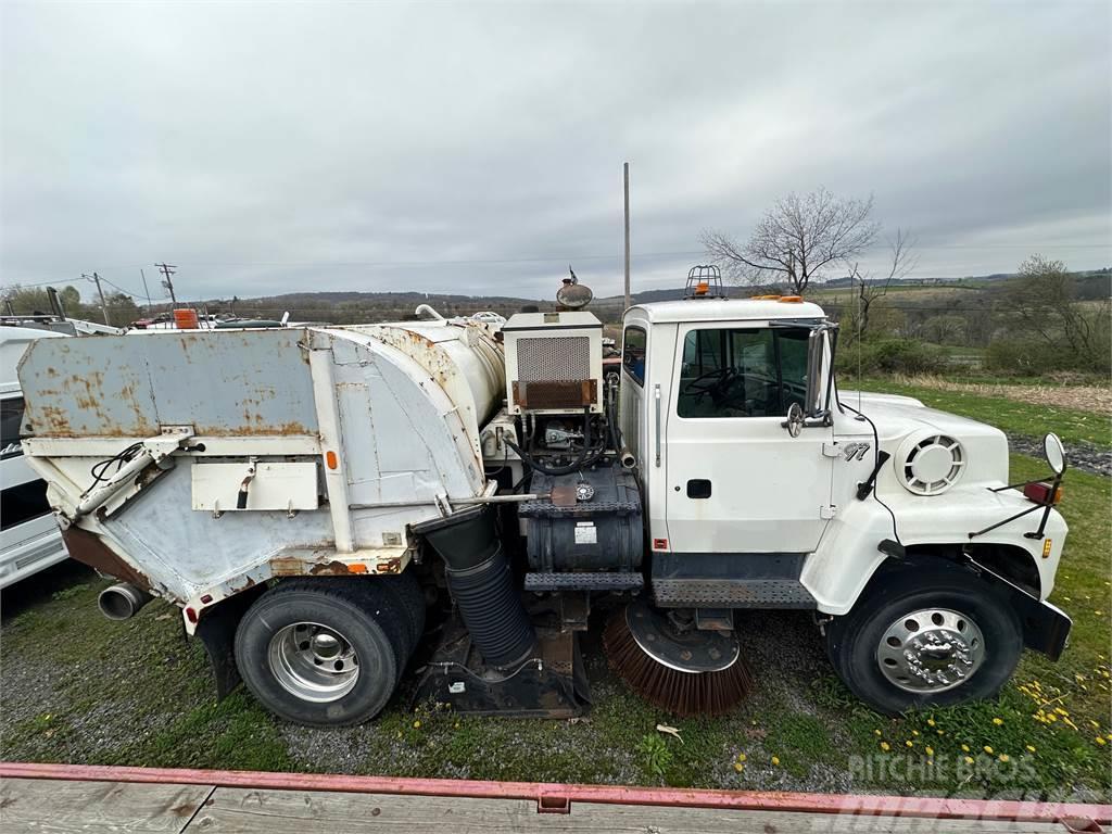 Ford L900 Camiones aspiradores/combi