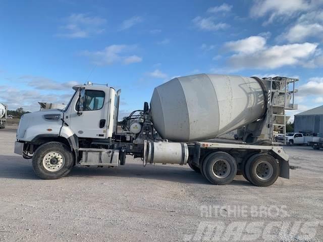 Freightliner  Camiones de concreto