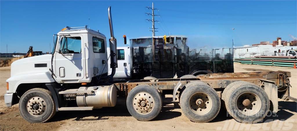 Mack CH613 Camiones con chasís y cabina