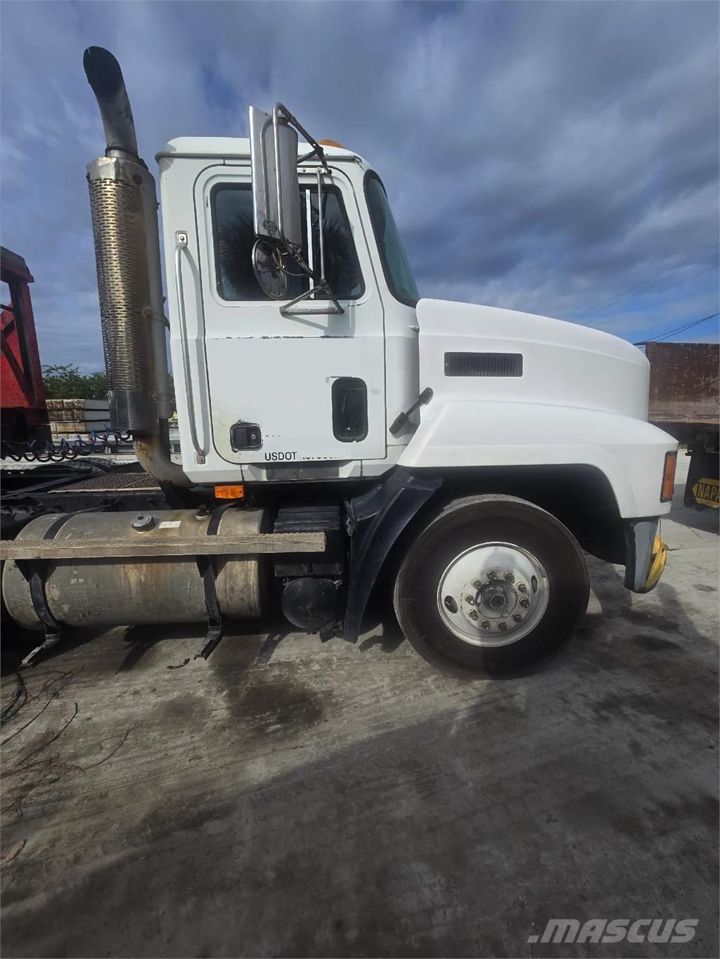 Mack CH613 Camiones tractor