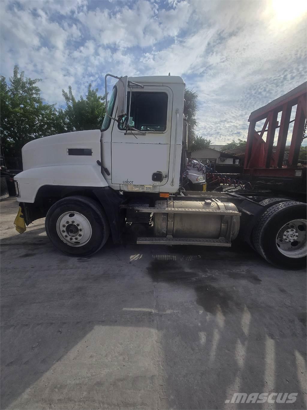 Mack CH613 Camiones tractor