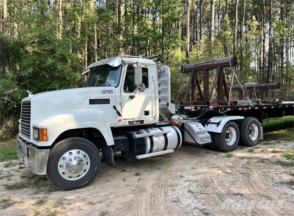 Mack CHU613 Camiones tractor