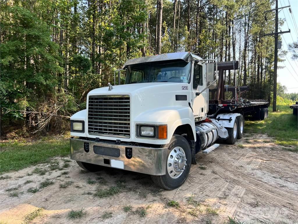 Mack CHU613 Camiones tractor